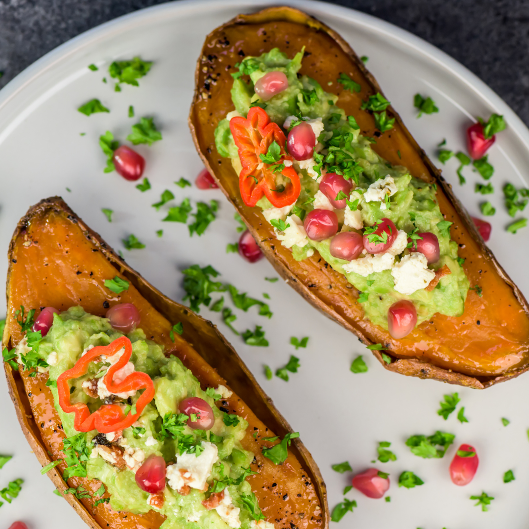 søde kartofler med avocado og granatæbler